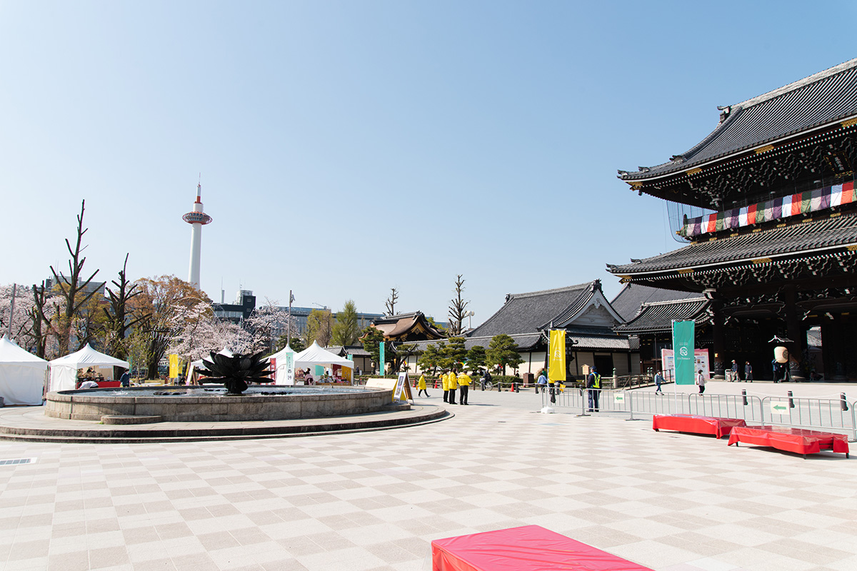 Ohigashi-san Hiroba Square (Civic Greenery Project in front of Higashi Hongan-ji Temple)