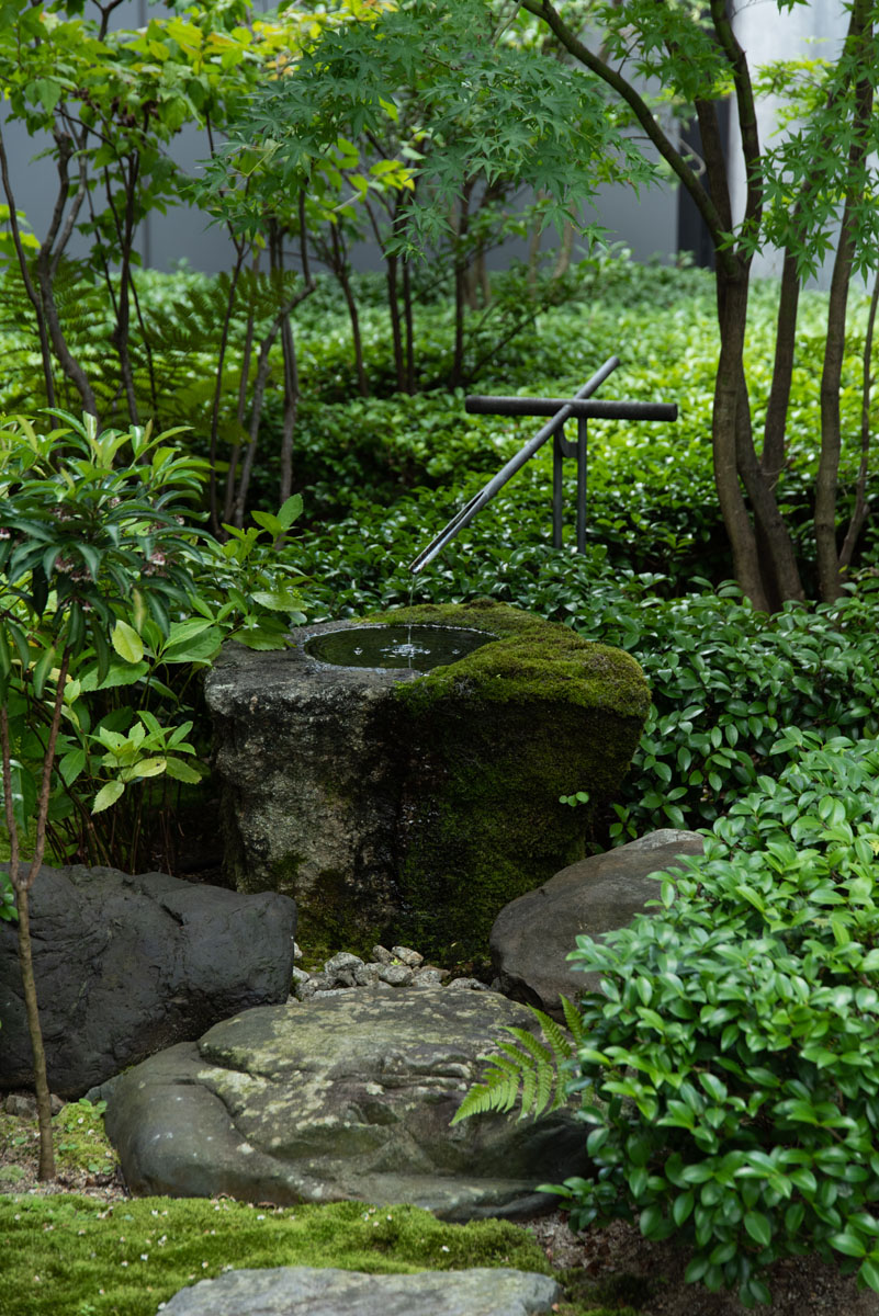 Suikinkutsu (The Buried Water Harp)