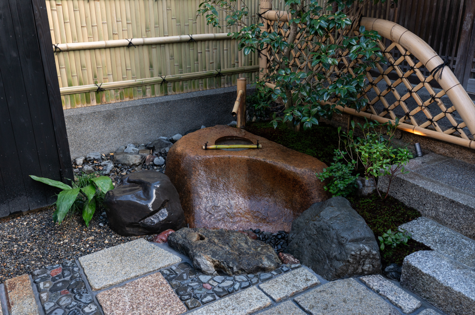 The Basin Stone and Basin Arrangement