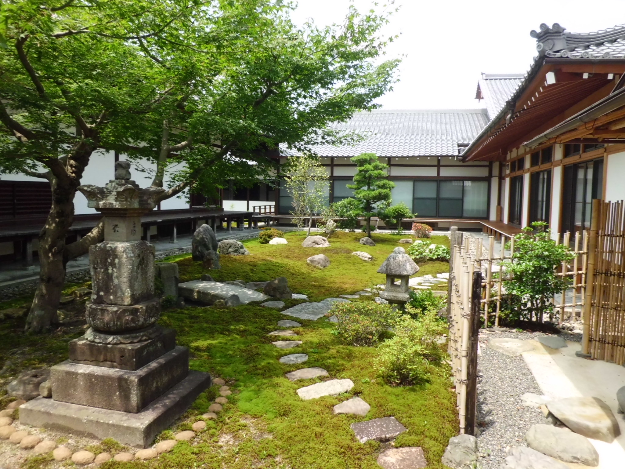 百万遍知恩寺| 庭园介绍| 植弥加藤造园-始于京都精心培育日本庭园-